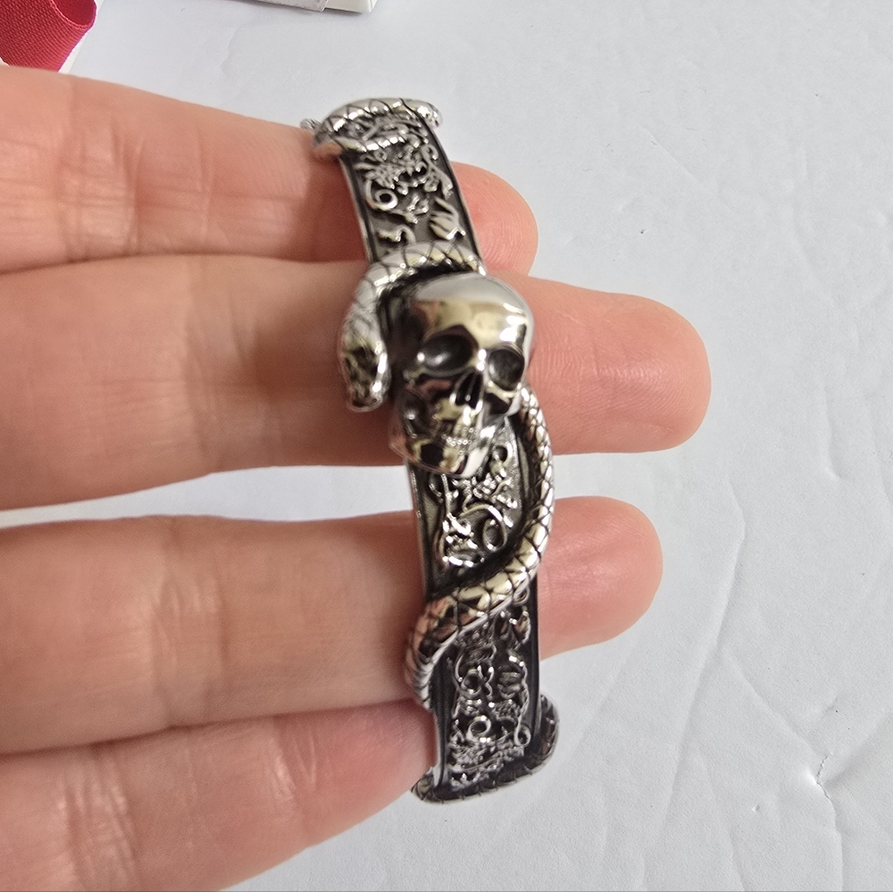 Alexander McQueen Skull and Snake Bracelet 'Antique Silver' - Picture 6 of 12